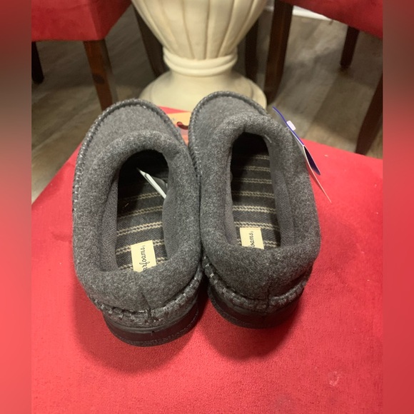 Brand new with tags Men’s DearFoarms Gray Memory Foam Slippers - Picture 6 of 8